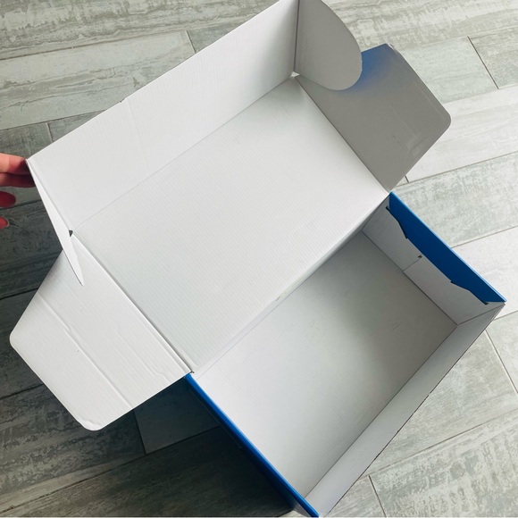 VINCE CAMUTO ROYAL BLUE EMPTY SHOEBOX - Picture 7 of 14